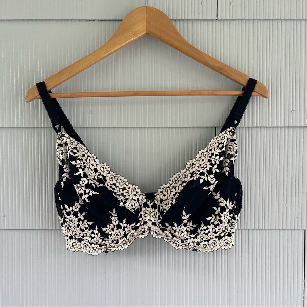 Wacoal Embrace Lace Underwire Bra Black White Floral size 38DD - Picture 1 of 4